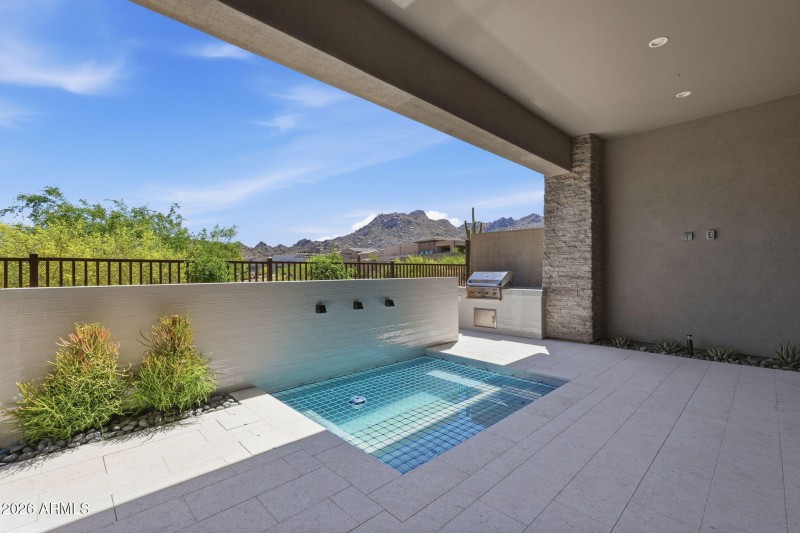 Covered Patio W Water Feature