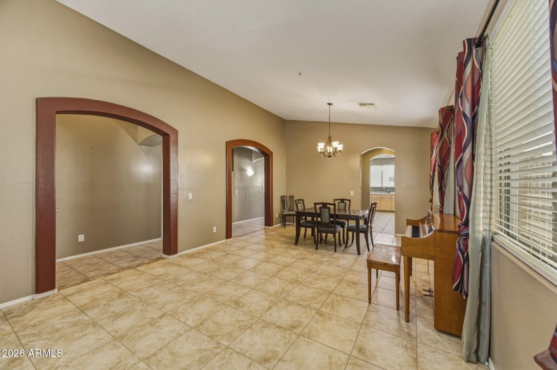 14-web-or-mls-1542 E Chaparral Pl-202