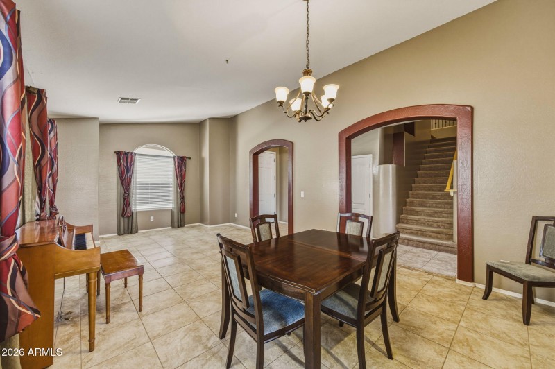 15-web-or-mls-1542 E Chaparral Pl-203