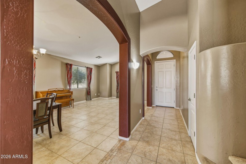 17-web-or-mls-1542 E Chaparral Pl-205