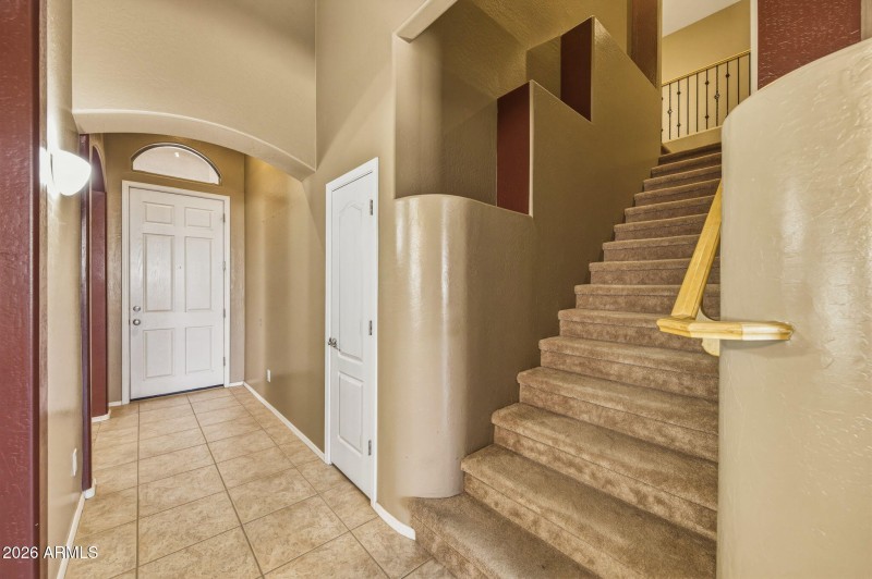 18-web-or-mls-1542 E Chaparral Pl-206