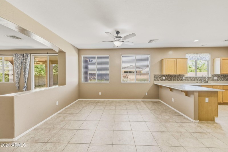 19-web-or-mls-1542 E Chaparral Pl-207