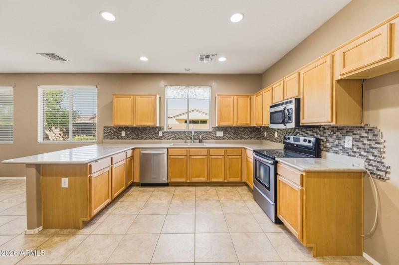 21-web-or-mls-1542 E Chaparral Pl-209