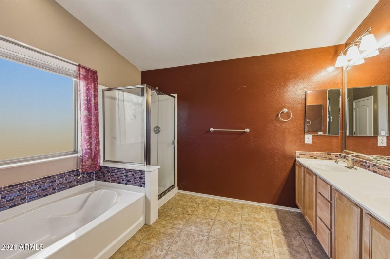 42-web-or-mls-1542 E Chaparral Pl-230