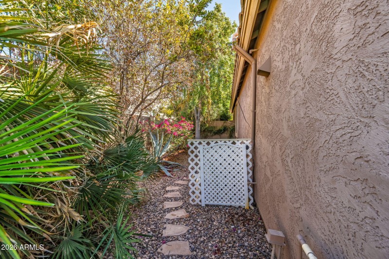 63-web-or-mls-1542 E Chaparral Pl-117