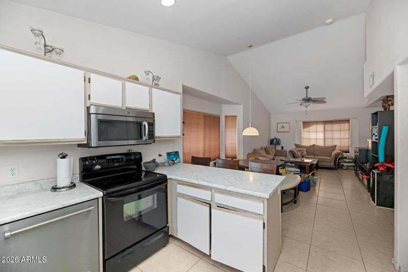 860 N McQueen Rd-large-009-010-860 N McQ