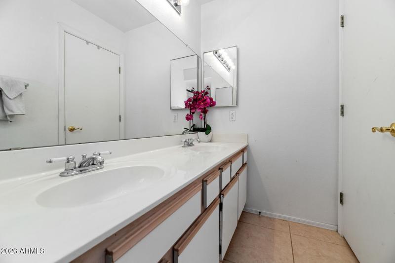 860 N McQueen Rd-large-013-022-860 N McQ