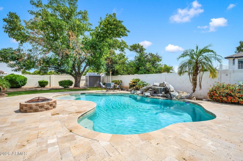 Gorgeous Sparkling Pebble-tec Pool