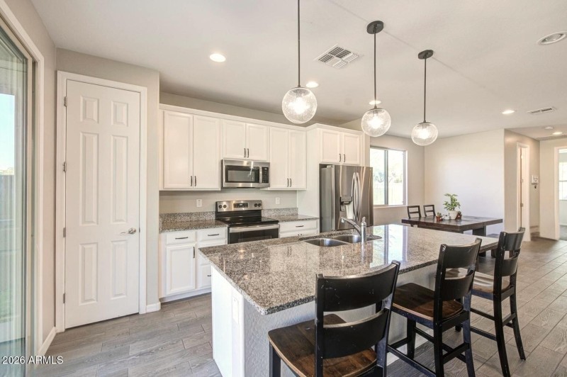 09-Kitchen and Dining