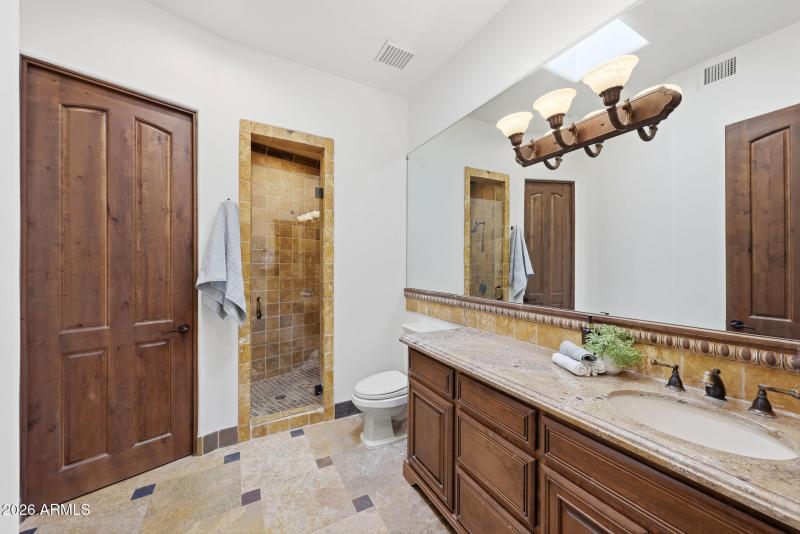 Guest Ensuite Bathroom 3