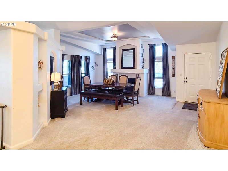 Living Room/Entrance