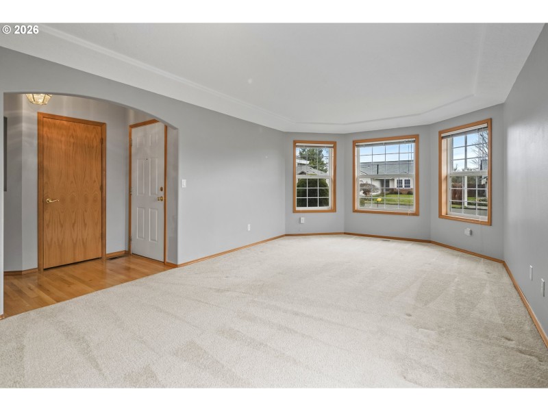 Living Room/Entrance