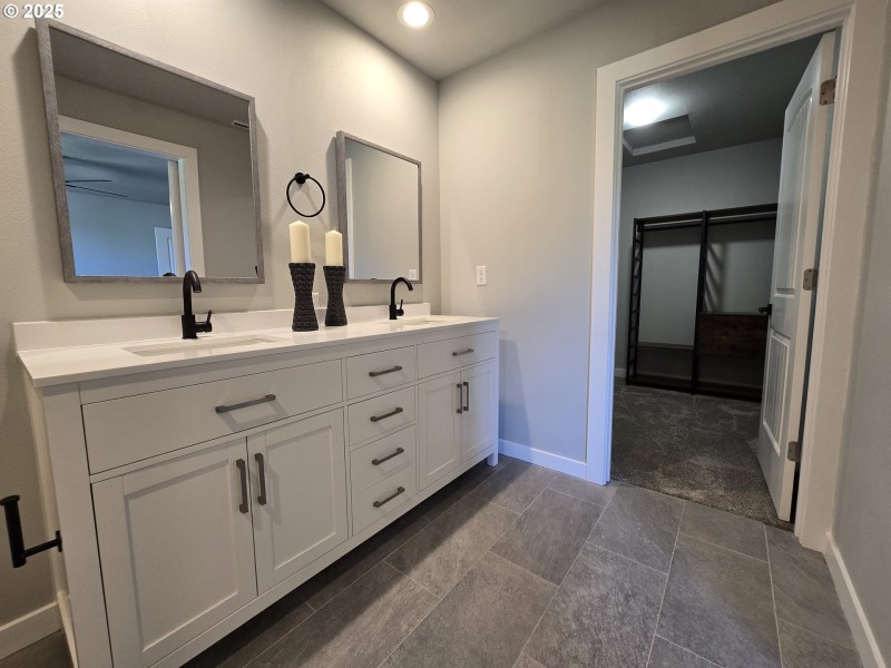 Owner's Suite Bathroom