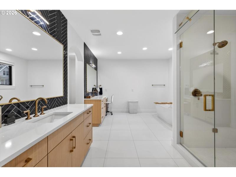 Owner's Suite Bathroom