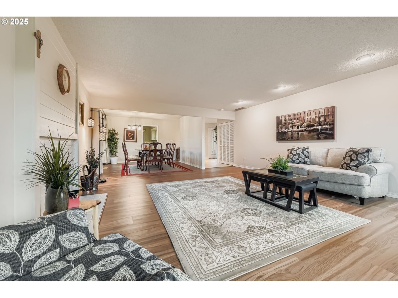 Living Room/Dining Room