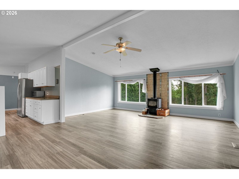 Living Room/Entrance