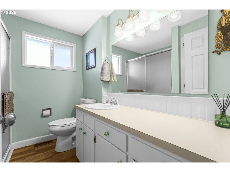 Bedroom, Primary