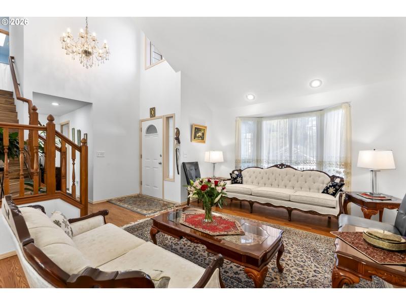 Living Room/Entrance