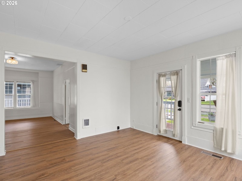 Living Room/Entrance