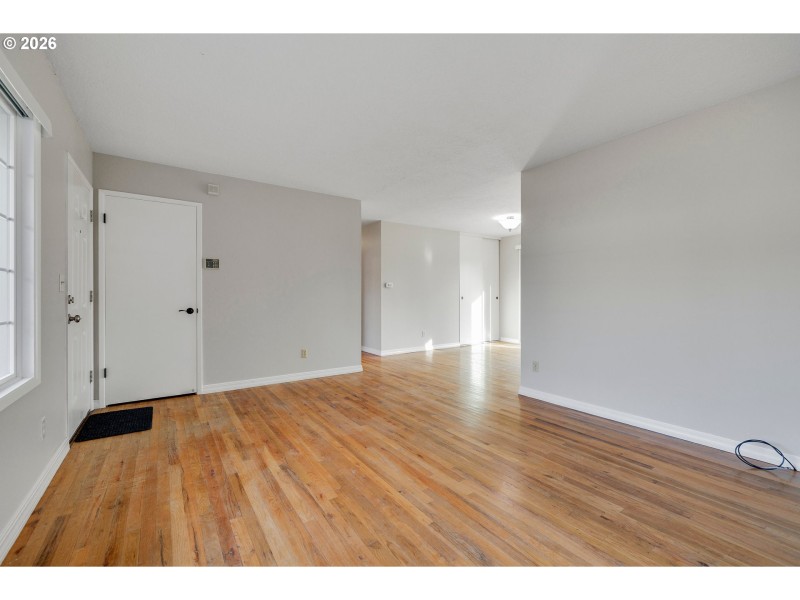 Living Room/Entrance