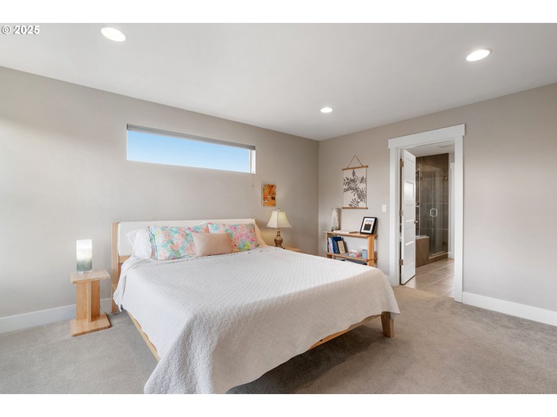 Bedroom, Primary