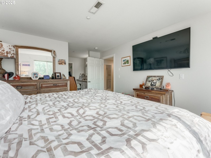 Bedroom, Primary