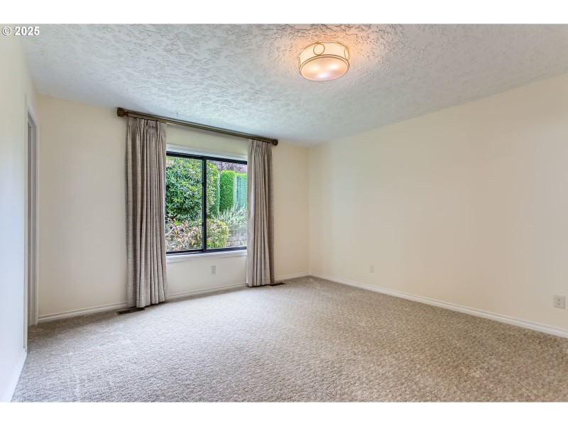 Bedroom, Primary