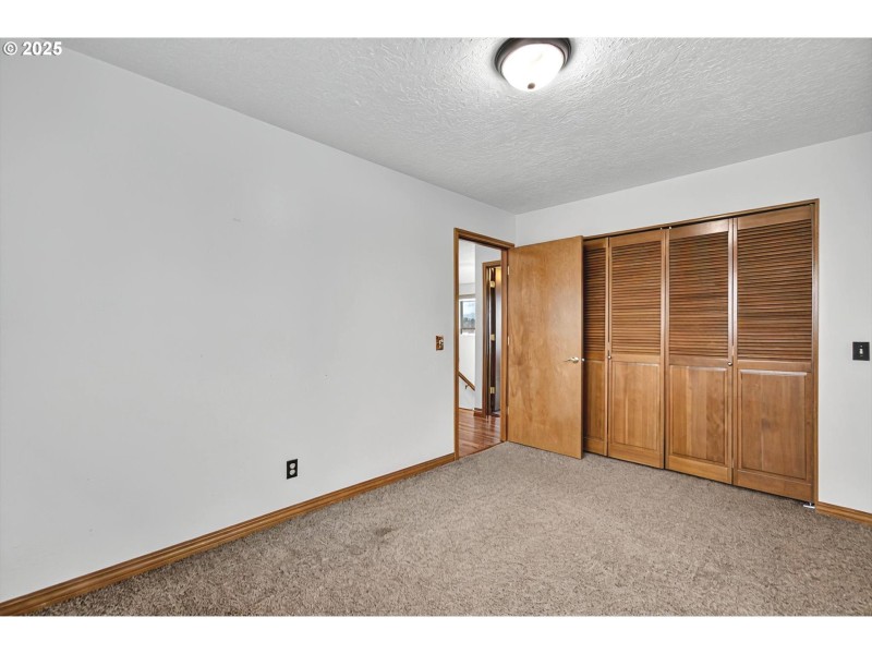 Bedroom, Primary