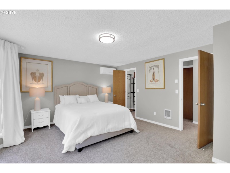 Bedroom, Primary