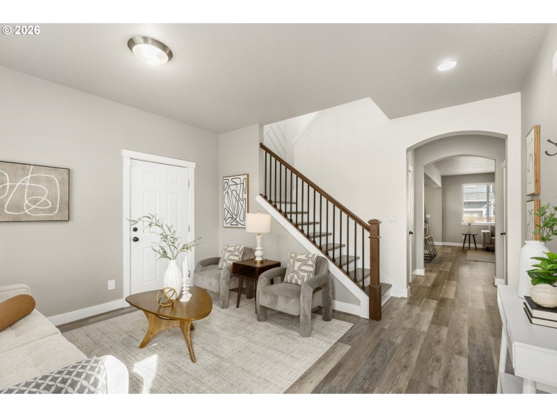 Living Room/Entrance