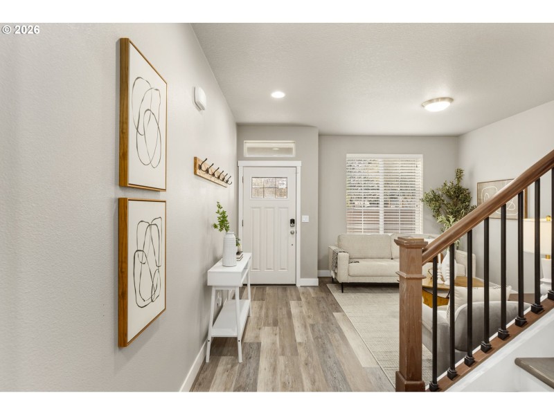 Living Room/Entrance