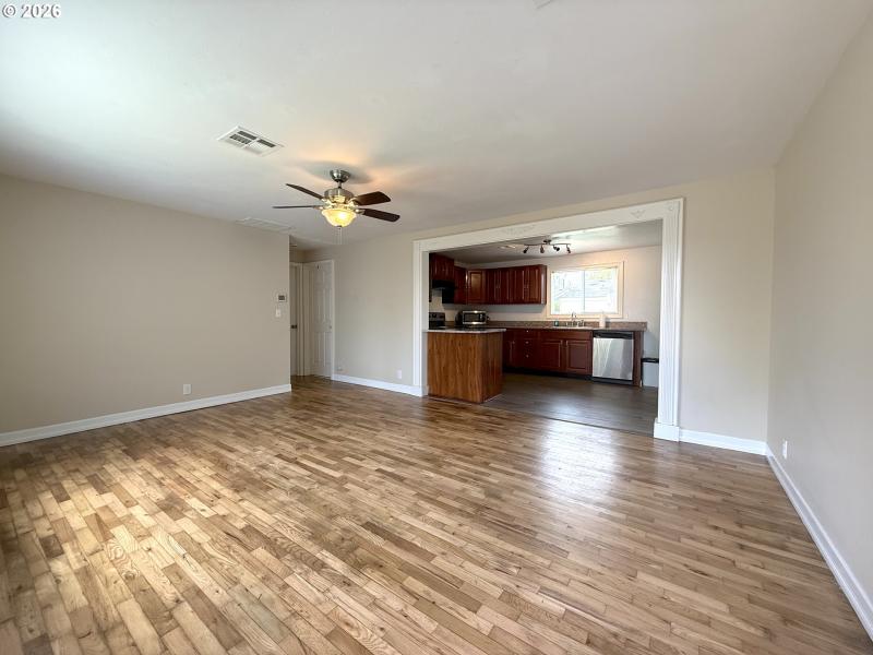 Living Room/Entrance