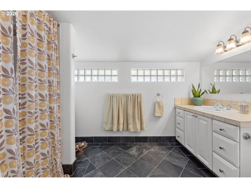 Owner's Suite Bathroom