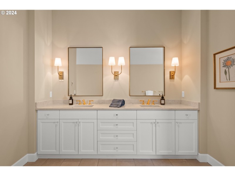 Owner's Suite Bathroom