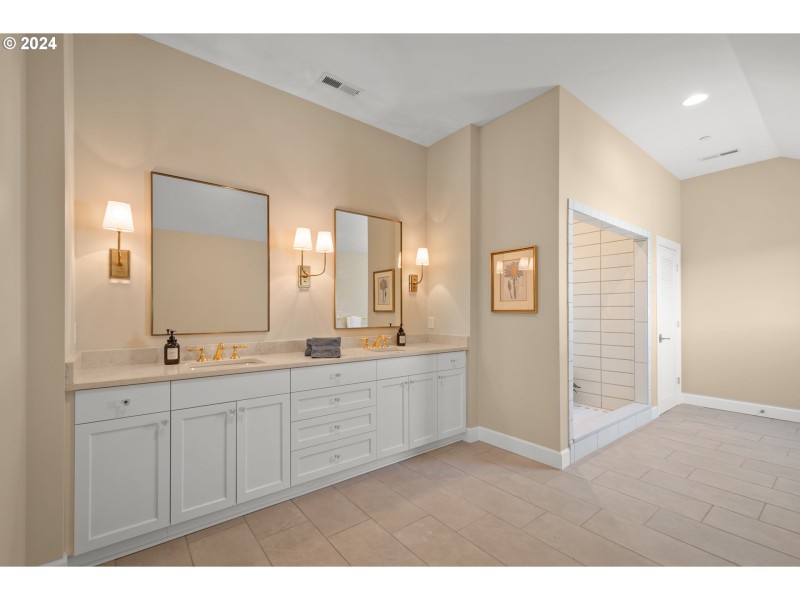 Owner's Suite Bathroom