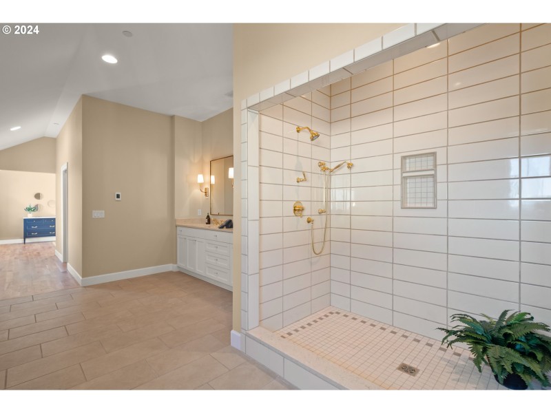 Owner's Suite Bathroom