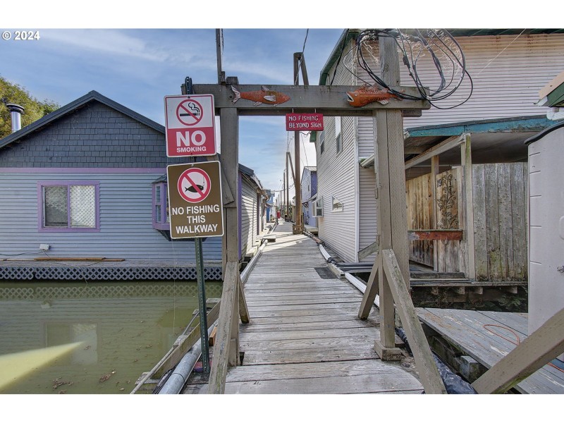 Dock