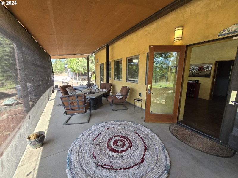 Porch, Screened in