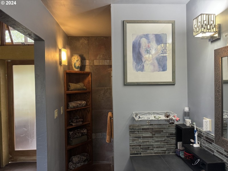 Bathroom, Attached