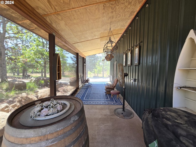 Porch, Screened in