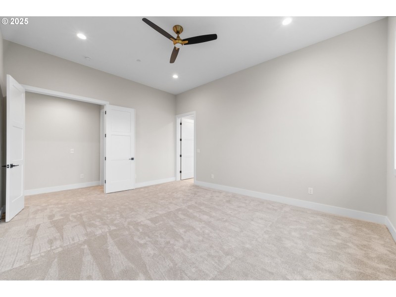 Bedroom, Primary