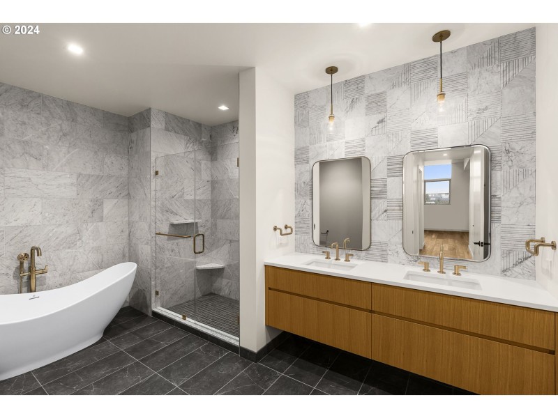 Owner's Suite Bathroom