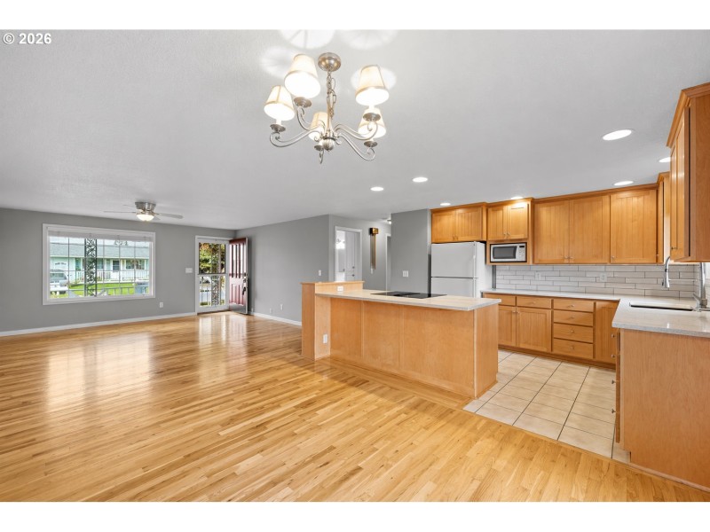 Living Room/Entrance