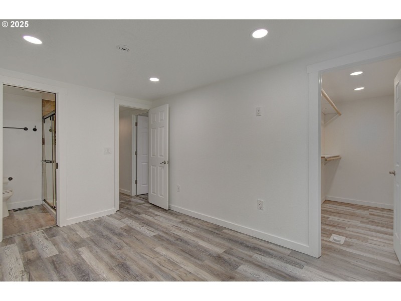 Bedroom, Primary