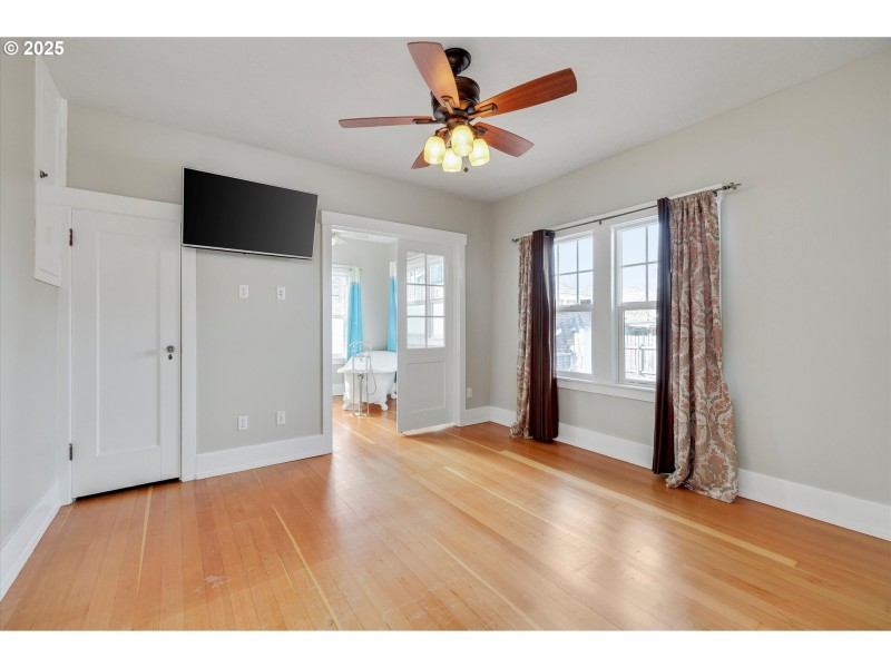 Bedroom, Primary