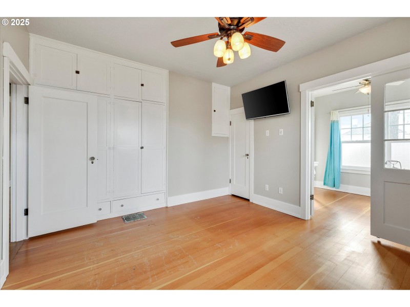 Bedroom, Primary