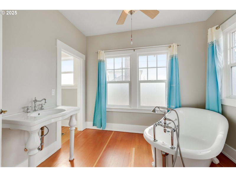 Bathroom, Attached