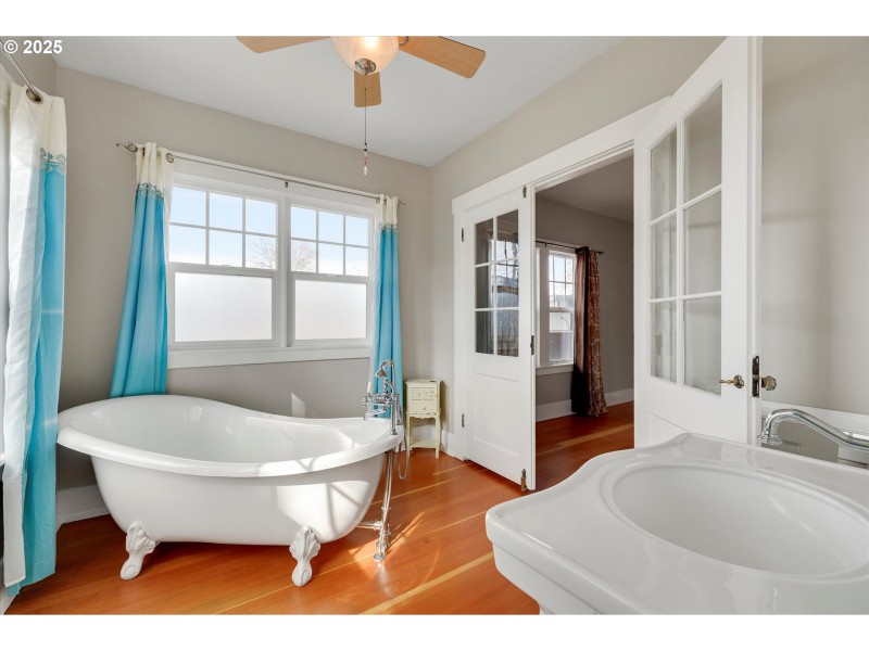 Bathroom, Attached