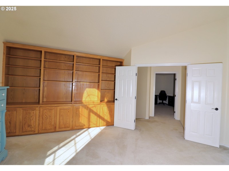 Bedroom, Primary