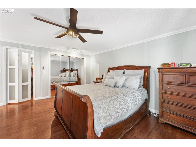 Bedroom, Primary